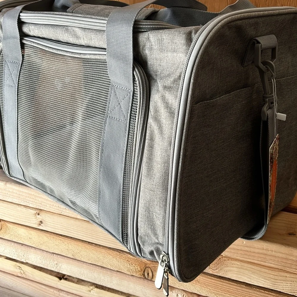 N/A pet travel